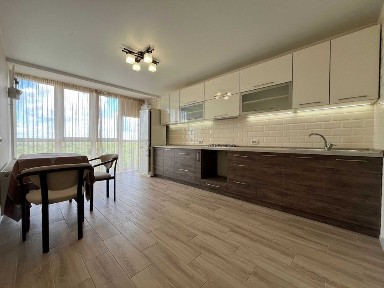 Продається простора 2-на квартира 83,3 м² з автономним опаленням, ЖК 