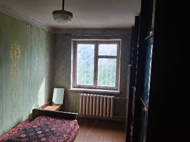 продам трьохкімнатну квартиру