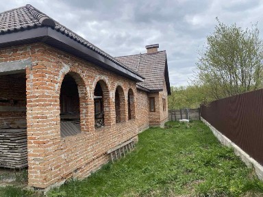 Басівка. Будинок 170м з гаражем. Центр села