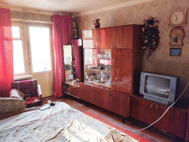 1-я квартира 4/5эт. 173 квартал ост. Автотехникум Дом на остановке.