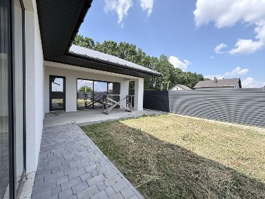 Продам сучасний будинок з гаражем 8 соток