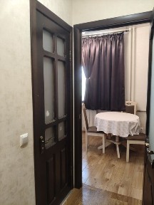 Уютная квартира с ремонтом и всей комплектацией. Кирпичный дом 1 этаж. Раздельные комнаты.