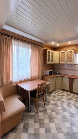 Продаж просторої 2-кімнатної квартири з власним подвір'ям та городом в м. Борислав