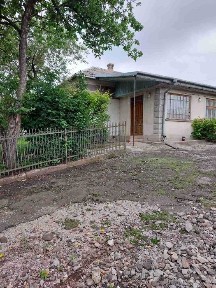 Продається приватний будинок у с. Петриків, у доброму стані.