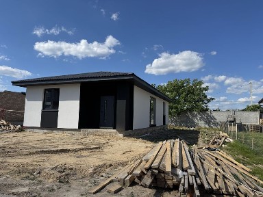 Продам будинок в р-н Білої Криниці з ділянкою 5 сот