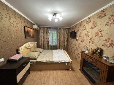 Продаж гарної однокімнатної квартири на Українській