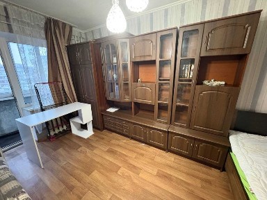 1-кімнатна кв. від метро Лівобережна 5 хвилин ПІШКИ.