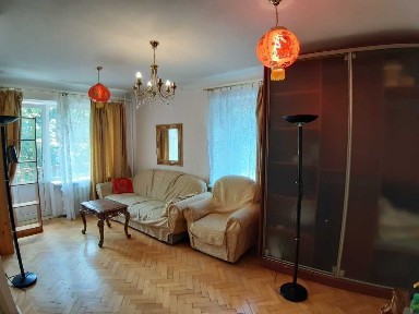 Киев, Дружбы Народов бул., 8