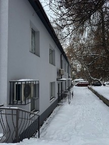 Окремо розташована офісна будівля