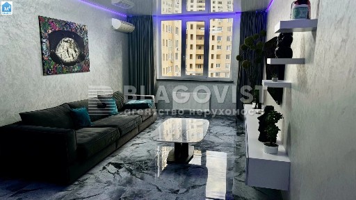 Продаж 3 кімнатна квартира