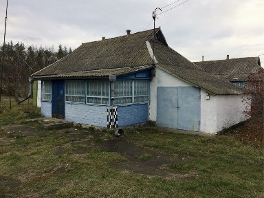 Продам житловий будинок в центрі населеного пункту (с. Єрчики)