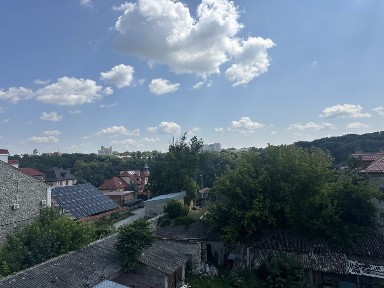 Продається 2 х кімнатна квартира в центрі Старого міста