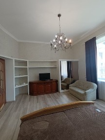 Оренда 1-кімнатної квартири в центрі міста.