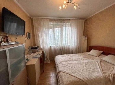 Продам 3х комнатную квартиру на Холодной Горе с капитальным ремонтом