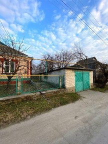 Продається просторий цегляний будинок у Тальному