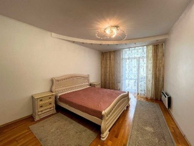 Киев, Митрополита Андрея Шептицкого ул., 10