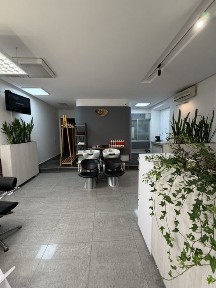 Оренда перукарського крісла і манікюрного кабінету в новому салоні.