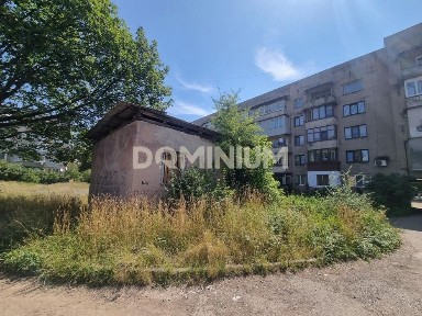 Продається будівля в житловому комплексі, можливо під комерцію