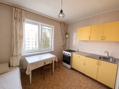 Продаю простору 1-кімнатну квартиру на Намиві. ц6