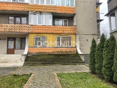Продається квартира в м. Хуст, можливе переоформлення під комерцію
