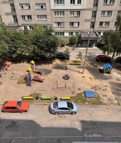 Продаж 4-кімнатноі квартири в. Під Голоском, 17. ближній центр
