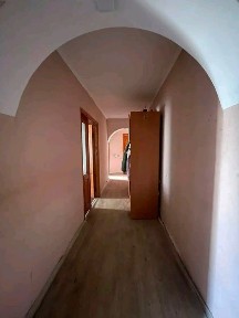 Продається трикімнатна квартира Районі Київської