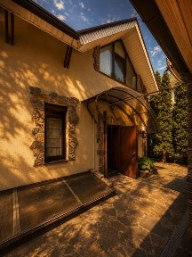 Оренда заміського комплексу «Voronove Nest» на березі Дніпра