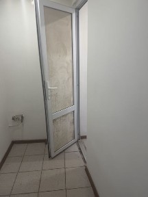 Здається на постіну основу приміщення