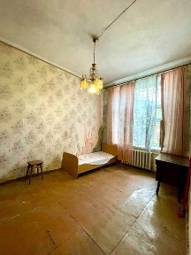 Продам 3 кімн квартиру вул Кропівницького 1/2,2 кухні, 2 санвузли, високі стелі, нестандартне планування, закритий двір