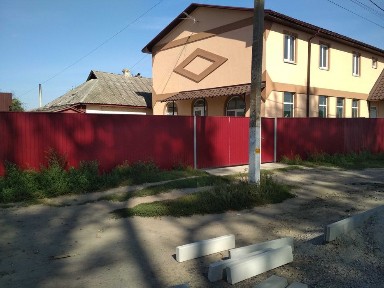 Продам будинок з комунікаціїями