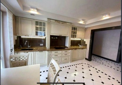 Продам 2- кімнатну квартиру 131,8 кв. м по Троіцькій, центр