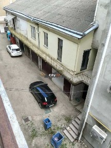 Продається старочеська 3-кімнатна квартира в центрі