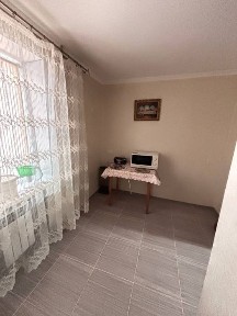 Продам 1-комнатную квартиру в Павлограде (ПШС) 1 этаж 5-этажного кирп