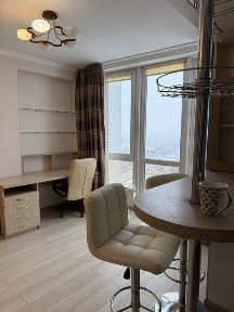 Продаж двухкімнатної квартири Соборності 30