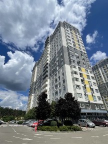 Продаж 3-кімнатної, генератор на опалення, на ліфти, воду є резервне живлення