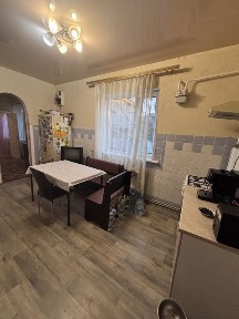 Продам будинок частину (окремий по документам) на Розвилці біля парку Шевченка!
