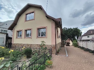 Продається цегляний будинок в мальовничому місці Василькова. 120000$