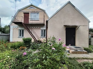 Продається 1/2 будинку, виведена в окреме домоволодіння, в с. Плесецьке