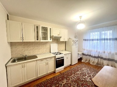 Продам квартиру 50 метров с ремонтом на Черёмушках-4 этаж/высотка