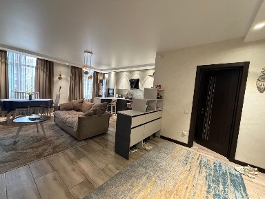 Продаж 3-кімнатної квартири 97 м², Євгена Сверстюка вул.
