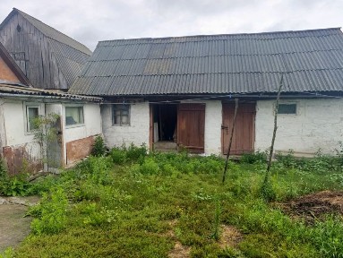Продається пів будинку