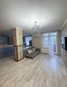 Продам трьохкімнатну квартиру ЖК Романовський