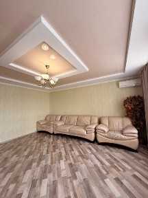 Поступила в продажу просторная 2 комнатная в новострое с ремонтом
