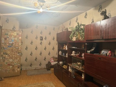 Терміново продам 1 кімнатну Інститутська