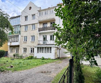 Простора 2-кімнатна квартира з роздільними кімнатами у чудовій локації м. Дрогобич!