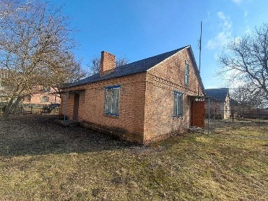 Затишний будинок у центрі с. Повстин - власна ділянка до річки Удай!