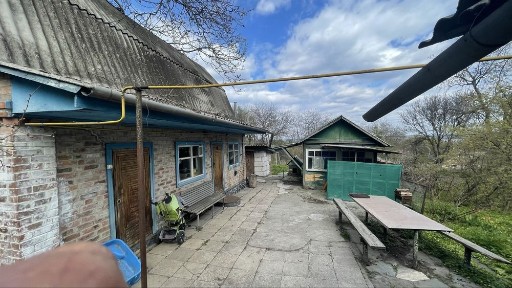 Тихий куточок над Дніпром: будинок у Стайках, 17.7 соток під забудову