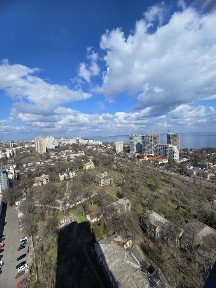 Актуально! 3-комнатная ЖК Олимпийский, вид на море, парк Победы возле дома, кухня