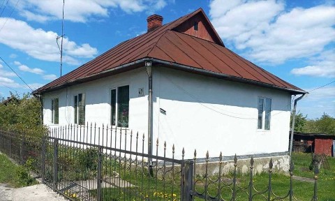 Продаж будинку 99 м² у Володимирці, вул. Грушевського, 47 (27 сот. землі)