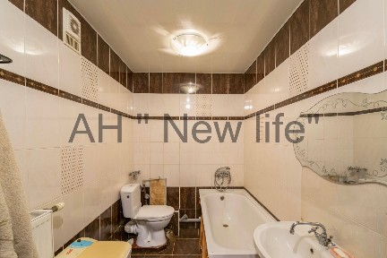 Продаж 2-кімнатної квартири 53 м², Михайла Лушпи просп.